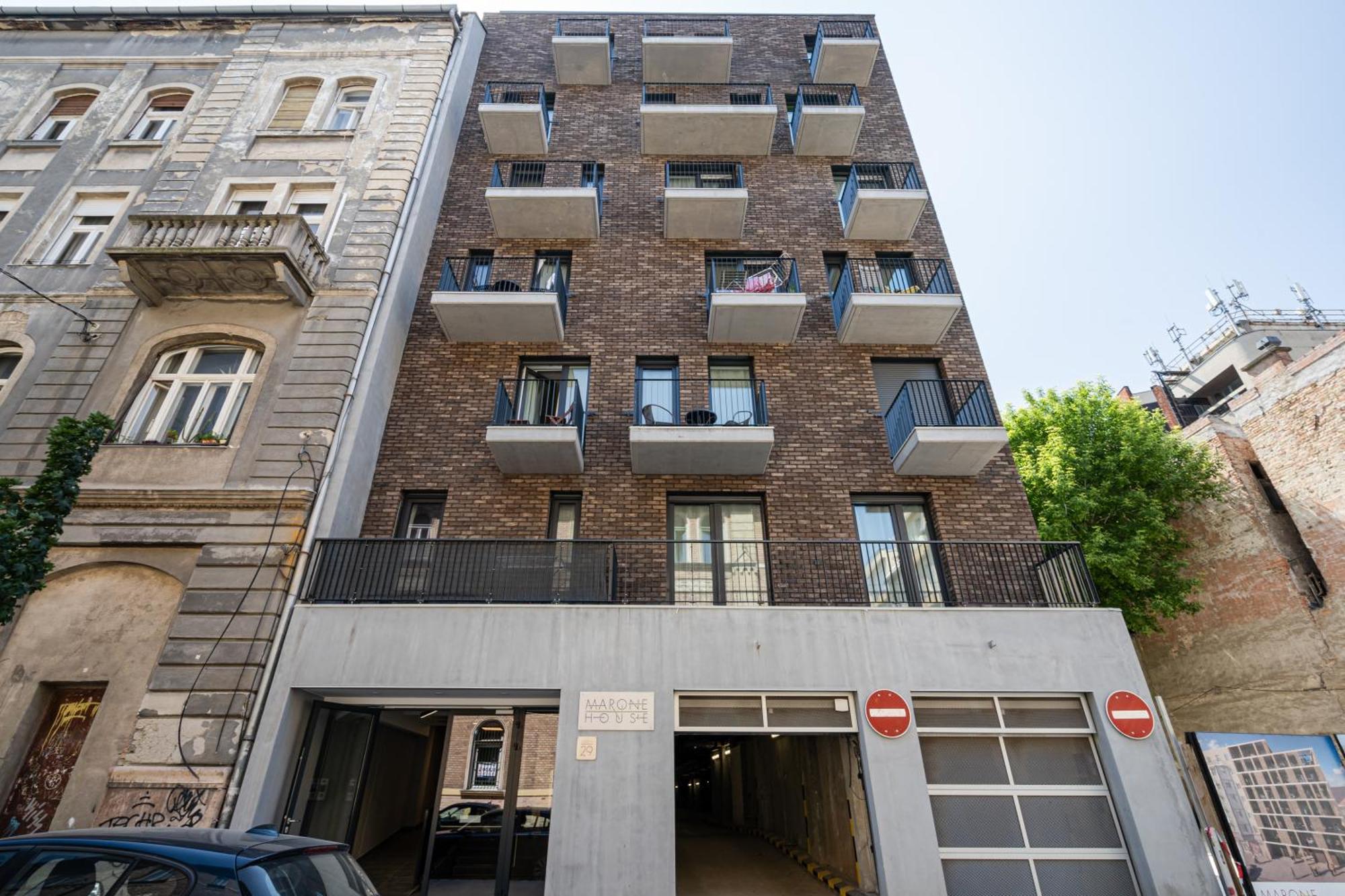 Peter Apartment With Terrace, Budapest